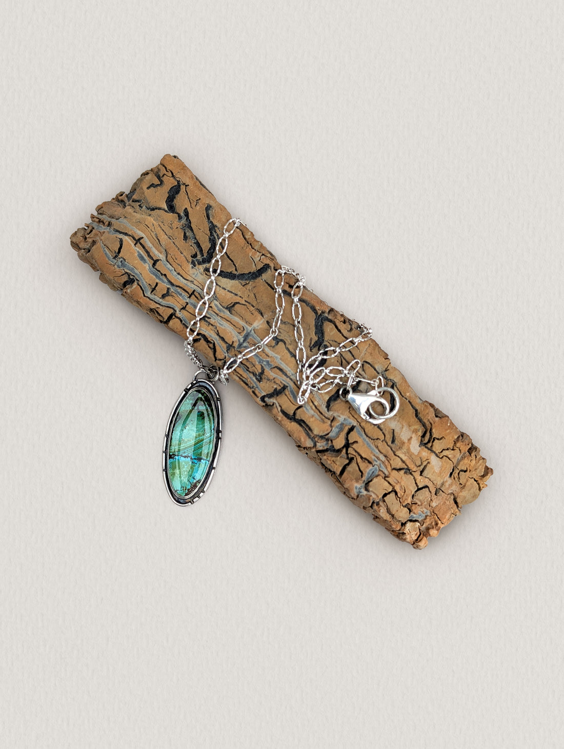 Hubei Horizon Necklace
